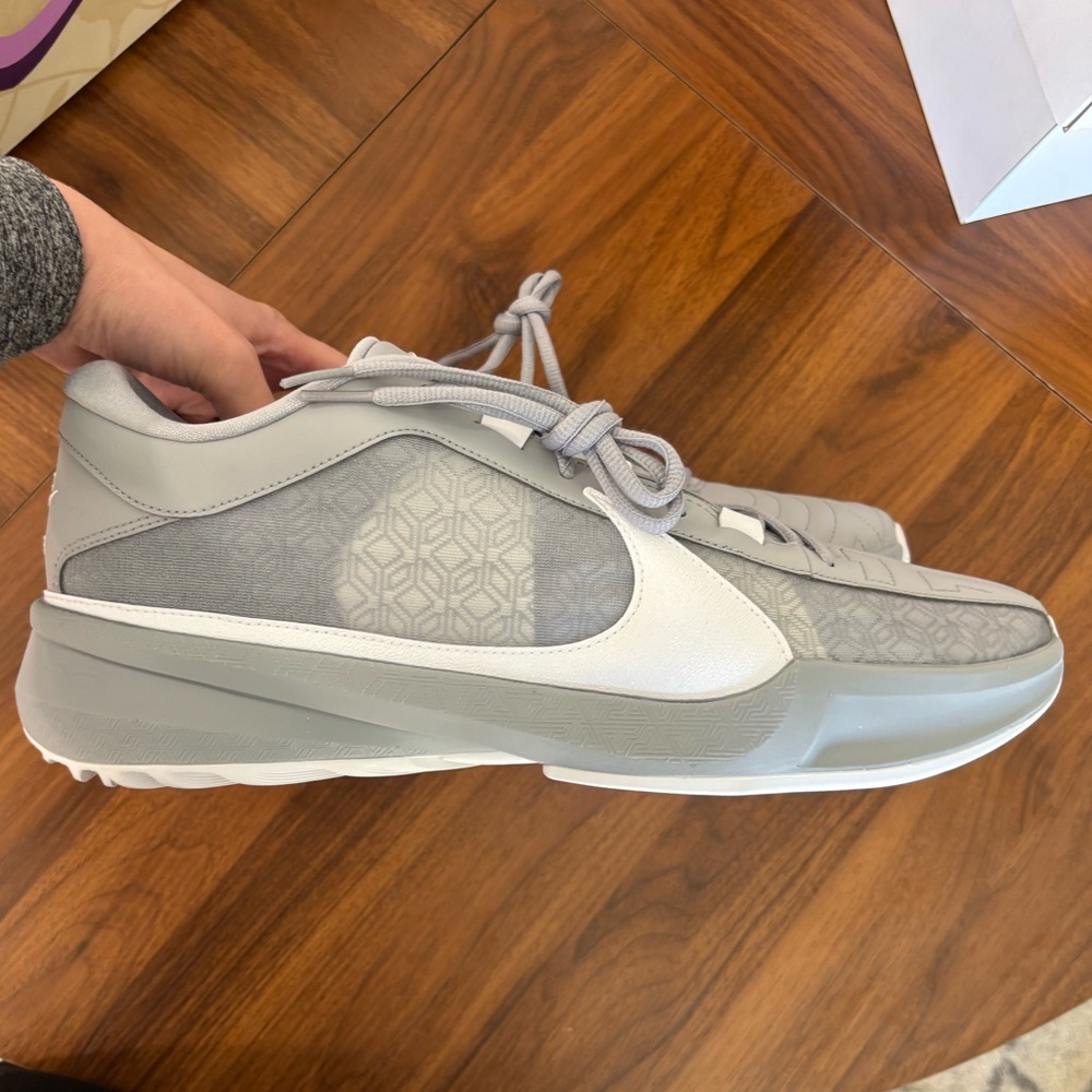 NEW Men's Size 14 Nike Zoom Freak 5 TB Wolf Grey White Basketball Giannis Shoes - Picture 5 of 12